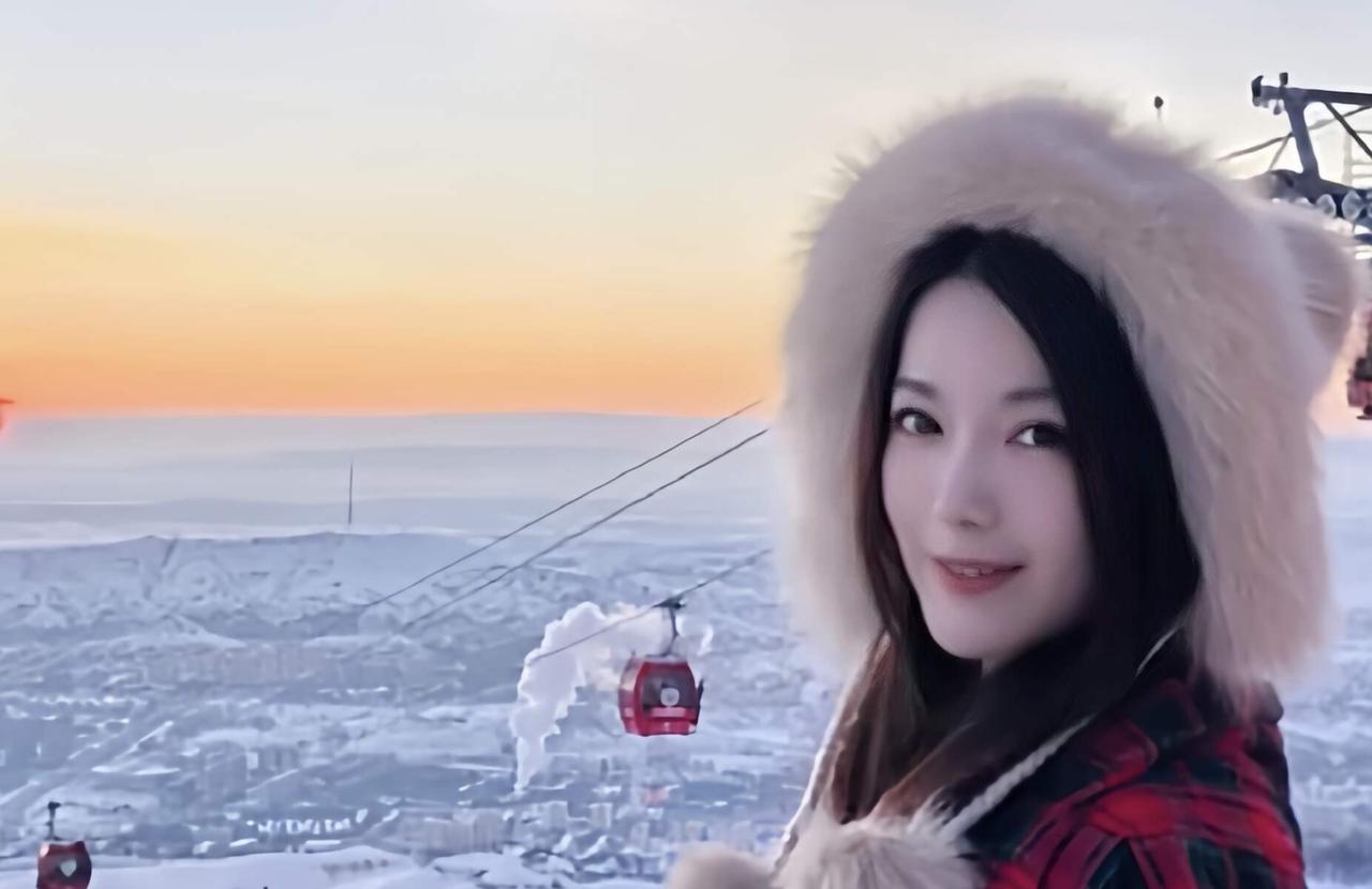 42岁苟芸慧离婚，前夫要丁克她想生娃，如今单身复出状态好。

苟芸慧和富商陆汉洋