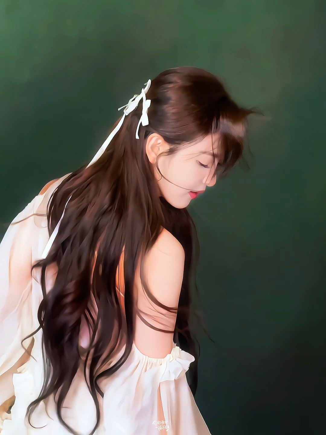 章若楠今天美得冒泡！！是油画里的公主💖 ​​​