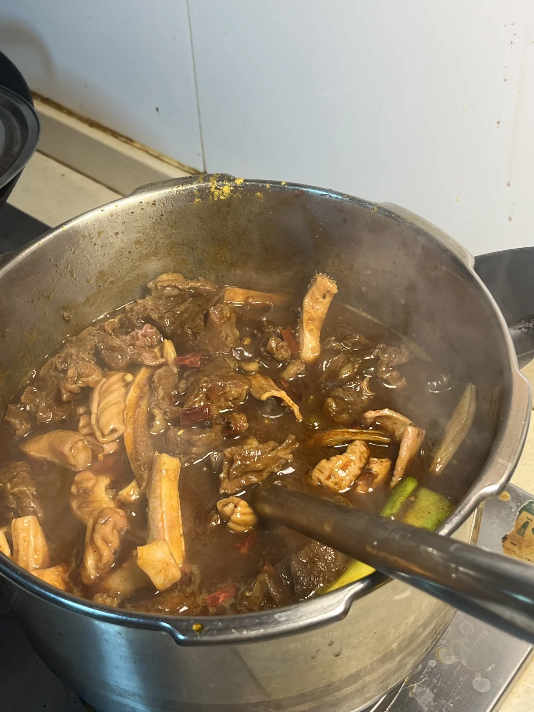 今日宵夜 广式牛杂牛腩煲