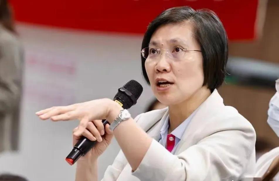 徐欣莹弄巧成拙，声量下跌2位数？徐欣莹、吴旭智连忙喊话团结与整合，似乎为时已晚。