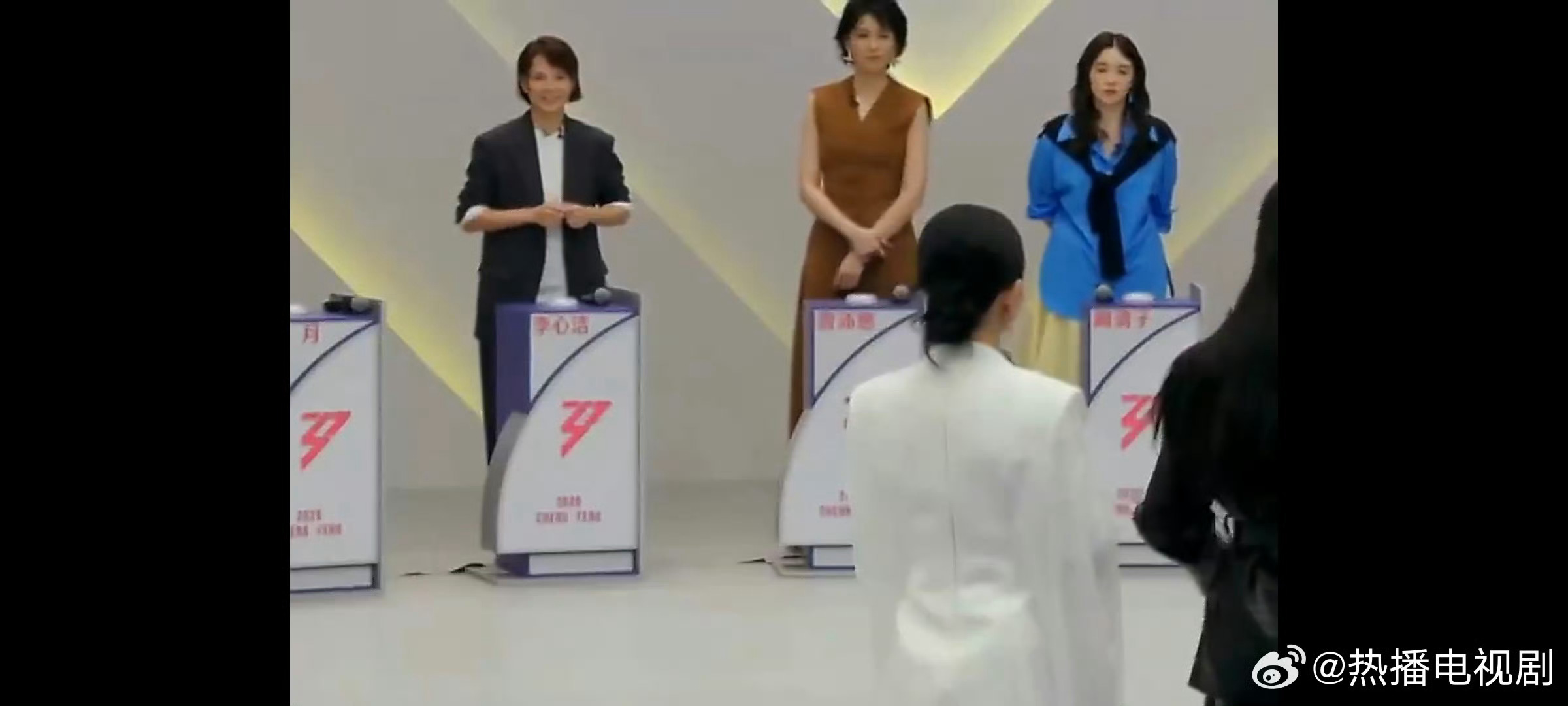 李心洁的情商🔥《乘风2026》这段直接看哭!温峥嵘毫不犹豫爆灯戳中泪点，李心洁