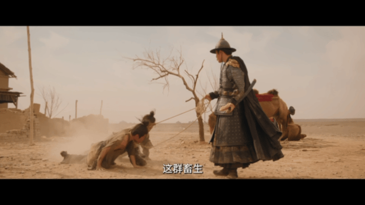 花开锦绣 我的评分：花开锦绣把人当狗牵 杀良冒功看得人怒不可遏！鲁大虎手握权力便