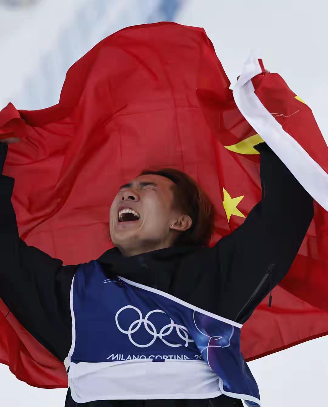 就在刚刚，
首金终于来了！
 
当地时间2月18日，米兰冬奥会单板滑雪男子坡面障