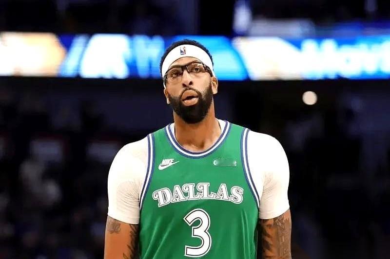 华盛顿奇才队，不动声色地，把整个联盟的牌桌给掀了。
今天一早，名记沙姆斯的手机快