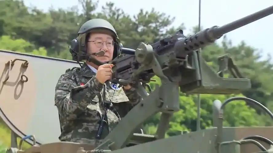 韩国政坛这波左右互搏的操作，直接看懵全网，表面对华摆强硬姿态，实则全是政客的私心