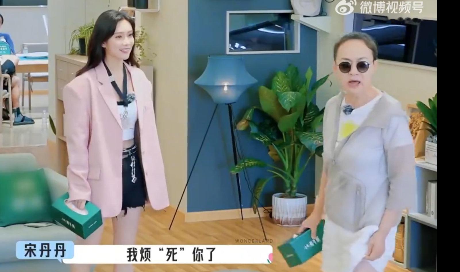徐志胜看孟子义宋丹丹假吵架吓死了 徐志胜当时的心理活动：我要不要劝？劝谁？怎么劝