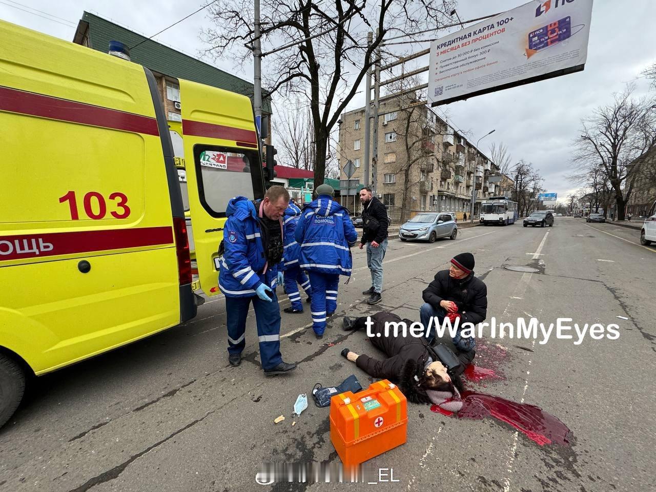 乌克兰军队今天使用HIMARS火箭炮攻击了顿涅茨克市的街道和创伤中心，造成1死4
