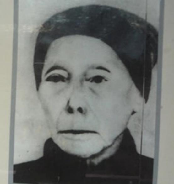 “军爷，你们要找的共产党在我家！”1933 年，蒋介石调集重兵，在苏区“围剿：毛
