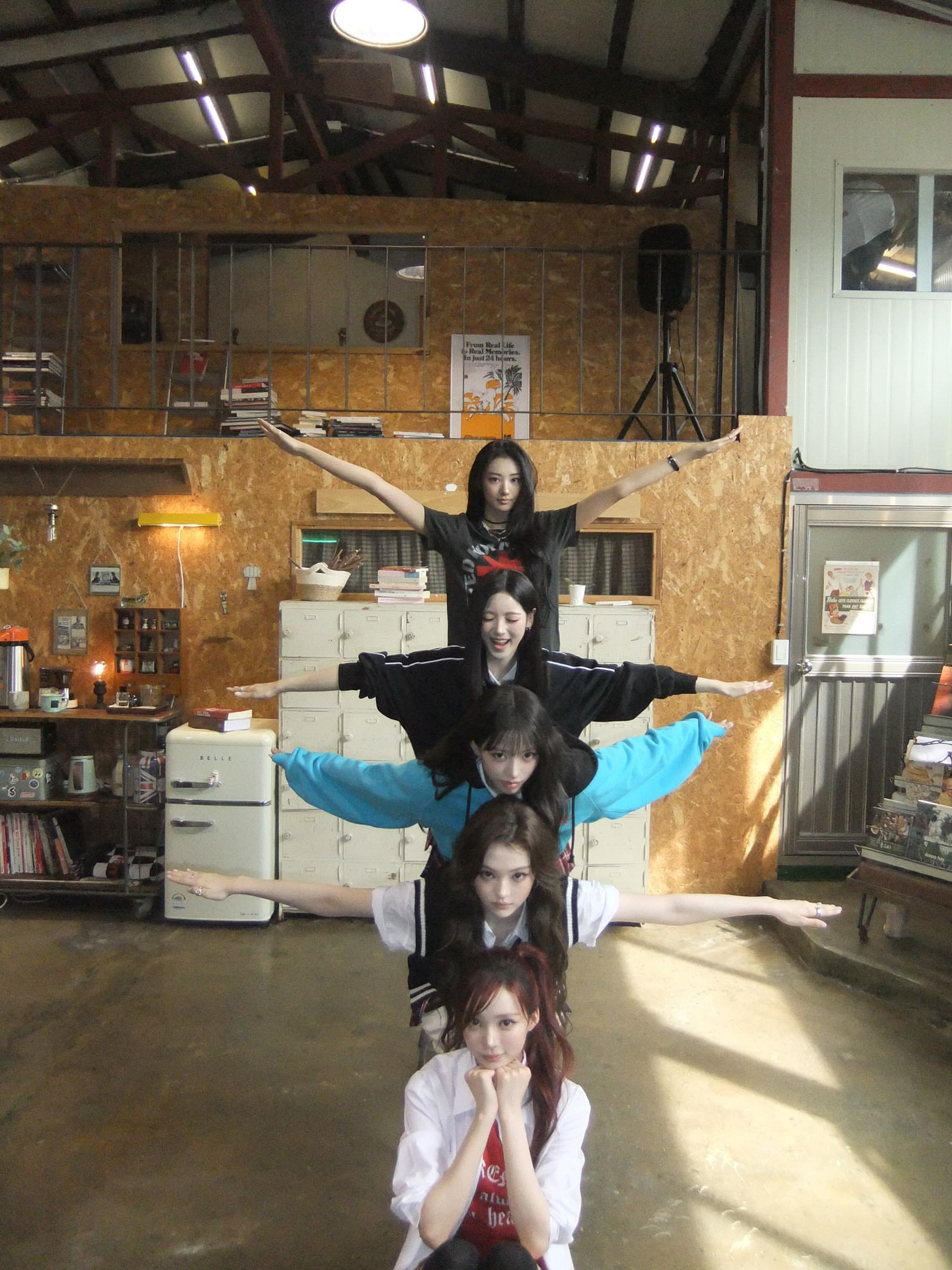 260905 IG更新LET’S MEOVV!2 years anniversa