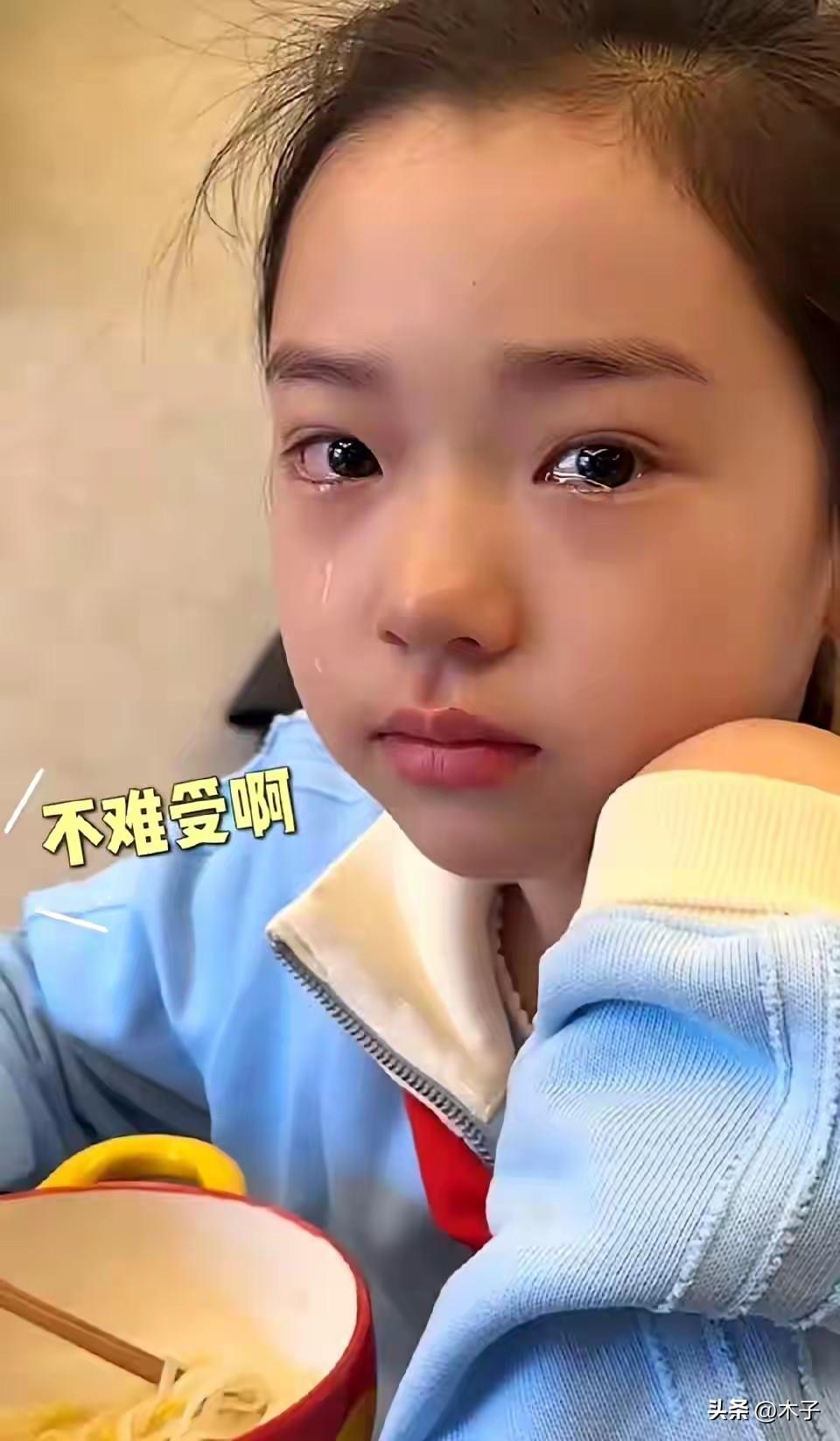 又心疼又好笑！董璇新剧《你好1983》里有一场挨打戏，结果把自家9岁的孩子小酒窝