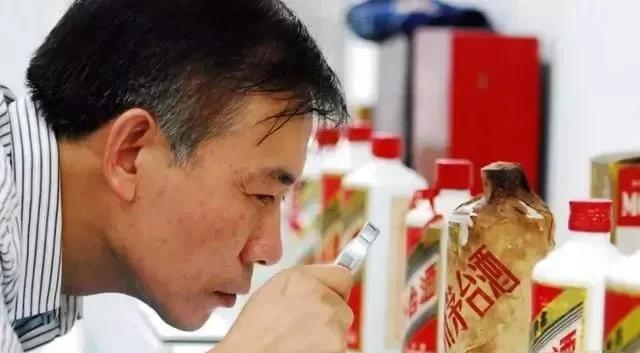 1974年，他斥巨资192元，买了一箱茅台，被众人骂傻瓜，可47年后，这箱茅台竟