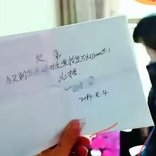 凌晨2点负债40万小伙跳江，司机一句随口话，救回一条绝境人命
 
凌晨2点， 一