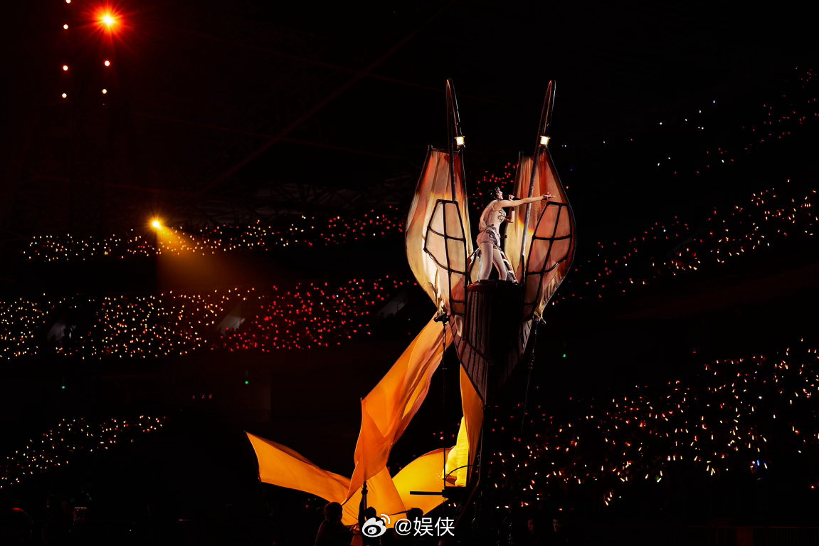 蔡依林倒带四万人大合唱 唱跳女王唱起抒情歌也是超迷人本周PLEASURE巡回演唱