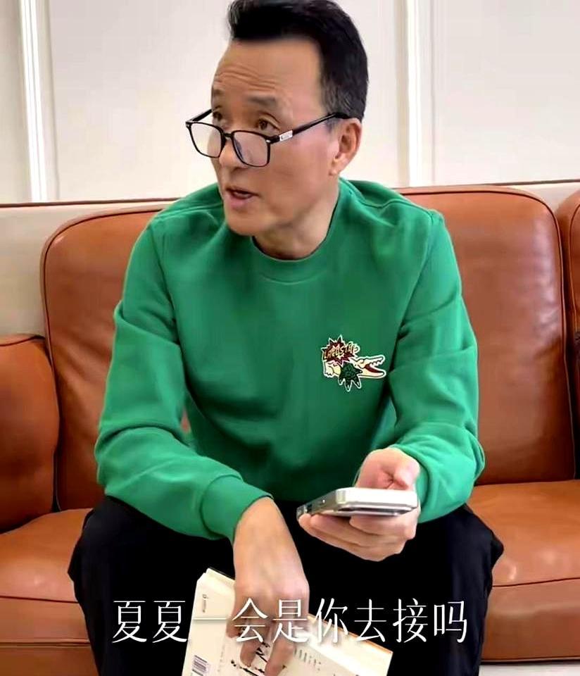 2万人围观李亚鹏“复婚”？
天啊，海哈金喜一句“不容易”露馅了，原来他们压根就没