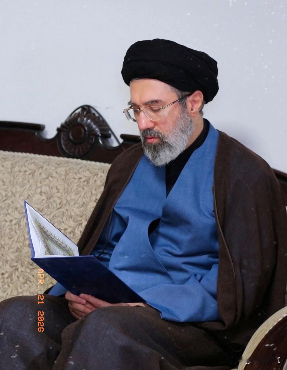 伊朗最高领袖穆杰塔巴·哈梅内伊最新发声，提出三大必须！敌人必须要赔偿，海峡必须要