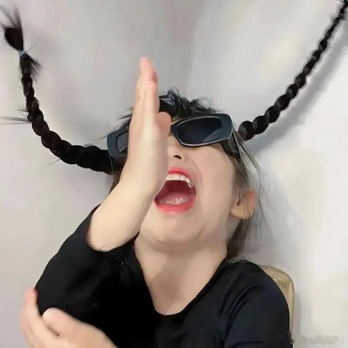 来点实际的，能解决人们出行，家务需求的机器人比较好。我不需要机器人后空翻和跳舞。