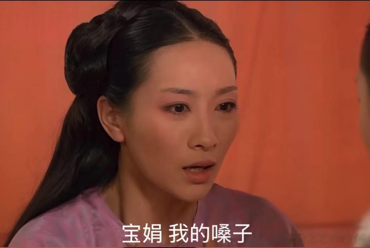 贺峻霖的童年最不喜欢甄嬛传 贺峻霖说小时候不喜欢《甄嬛传》，因妈妈看剧催写作业，