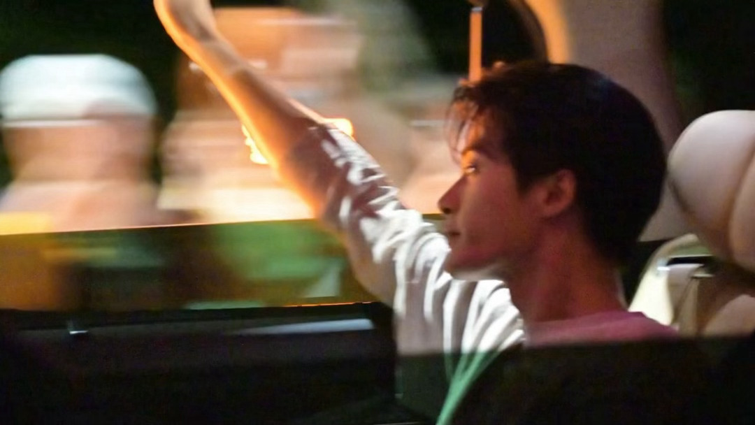 最近睡眠不好也不知道在想什么，半夜醒好几次。是不是太想你了。 