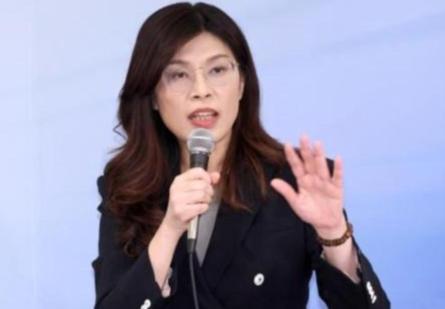 郑丽文现在估计肠子都悔青了。她后悔的不是向日本灾区伸了援手，也不是以个人名义捐了