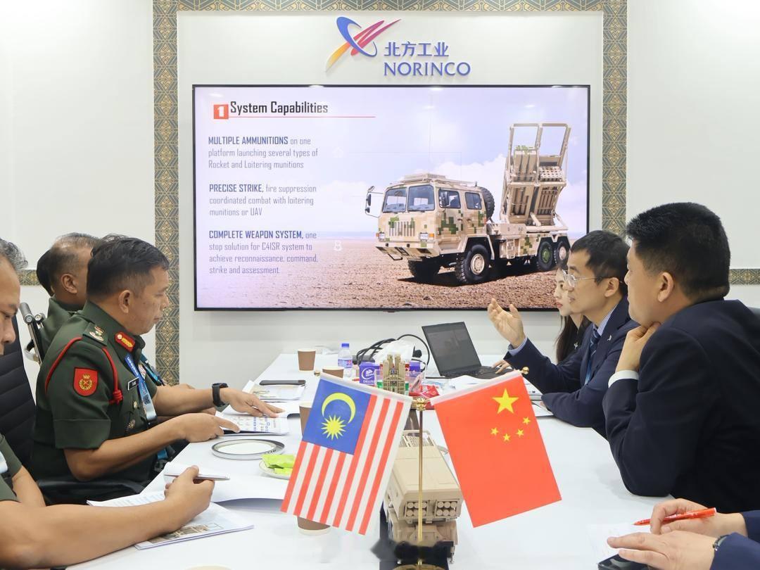 马来西亚吉隆坡军警防务展览会DSA2026期间，马军代表同北方工业代表进行了交流