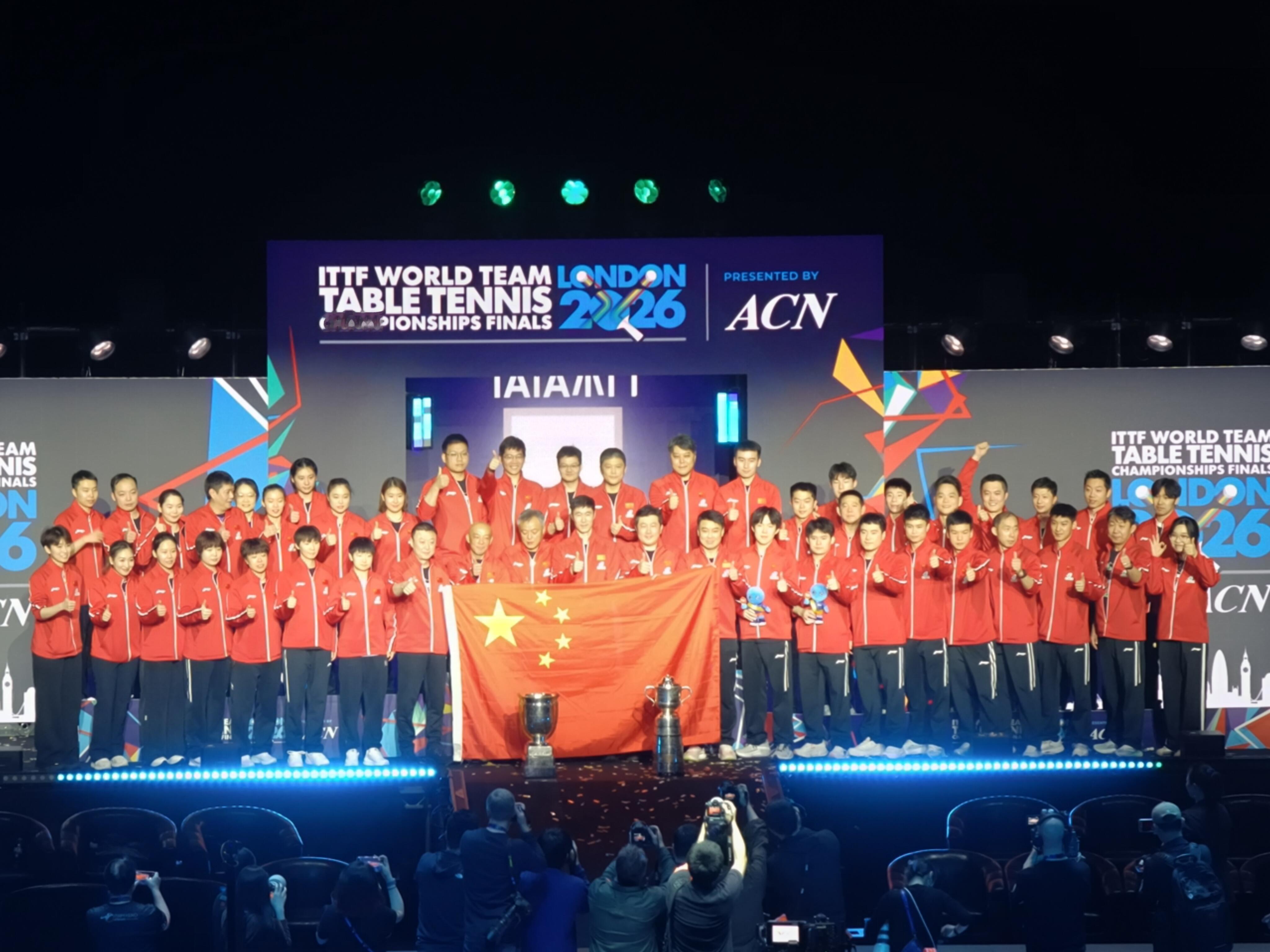 赛后国乒大合影小小马龙 