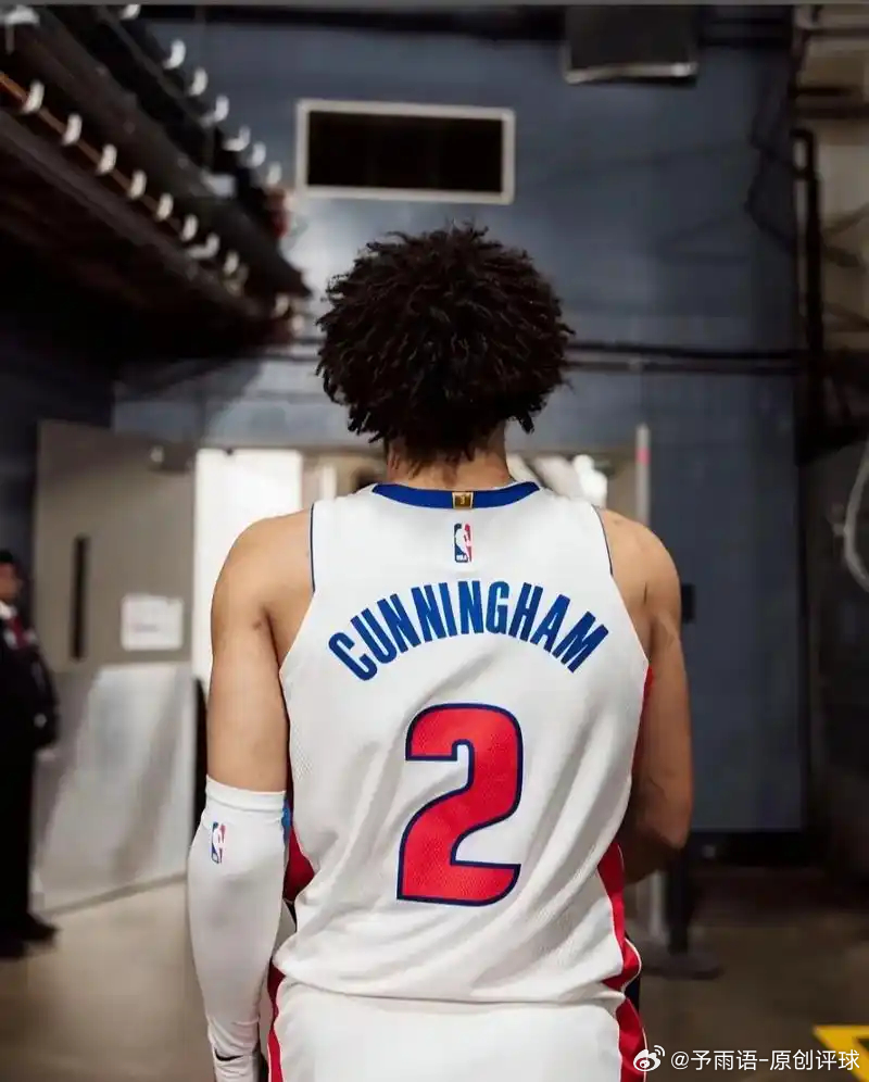 气胸我得过，一个月是必须的，轻微的话得也背上开孔插管排气，然后微创手术清理一下气