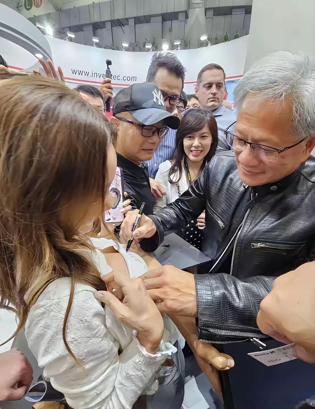 老黄啊！原来你也喜欢大的…… 