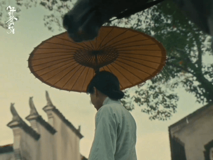 王阳嘴巴在笑眼睛在哭 《八千里路云和月》刚开播就要狠狠骗光我的眼泪了啊！这个镜头