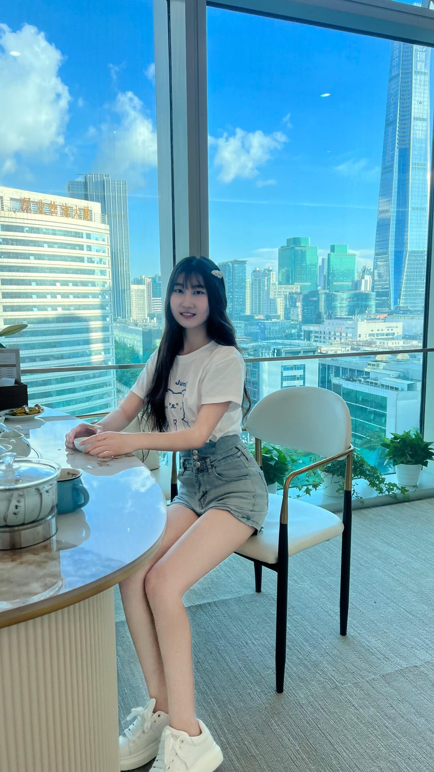 日常搬砖，不善言辞🎨工地上只有吸不完的灰尘，流不完的汗水，闻不完的甲...