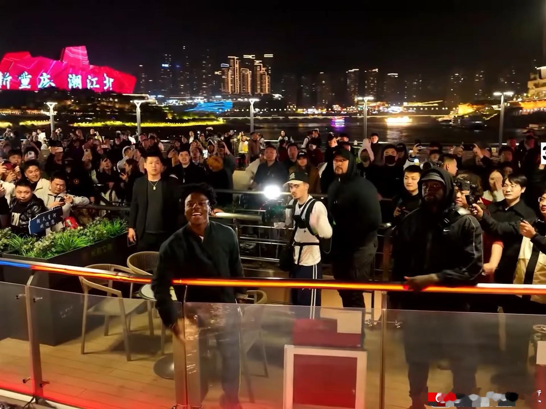 甲亢哥在深圳买的手机掉海里了甲亢哥深圳行又出神剧情！刚买的华为手机直接喂了大海，