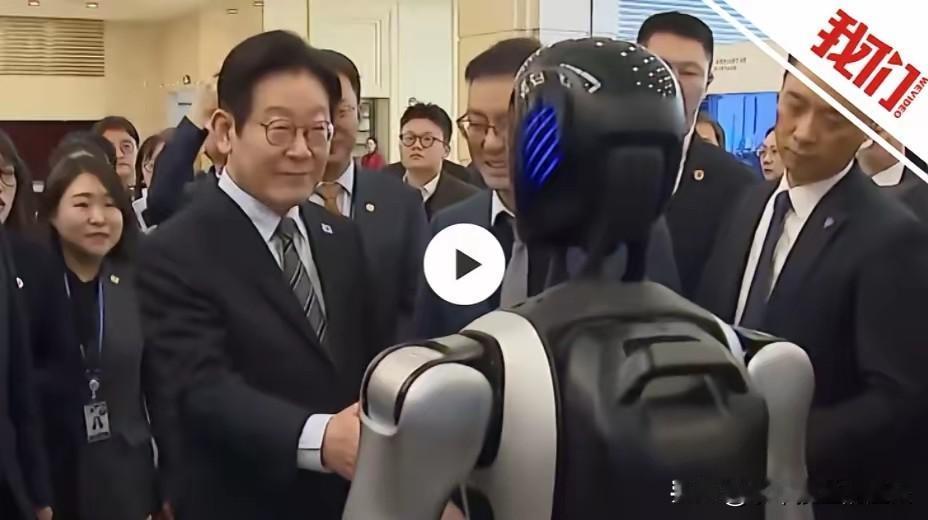 李在明为什么要半路“逃跑”？别信什么行程太忙的鬼话。他是怕面子挂不住。看看咱们上