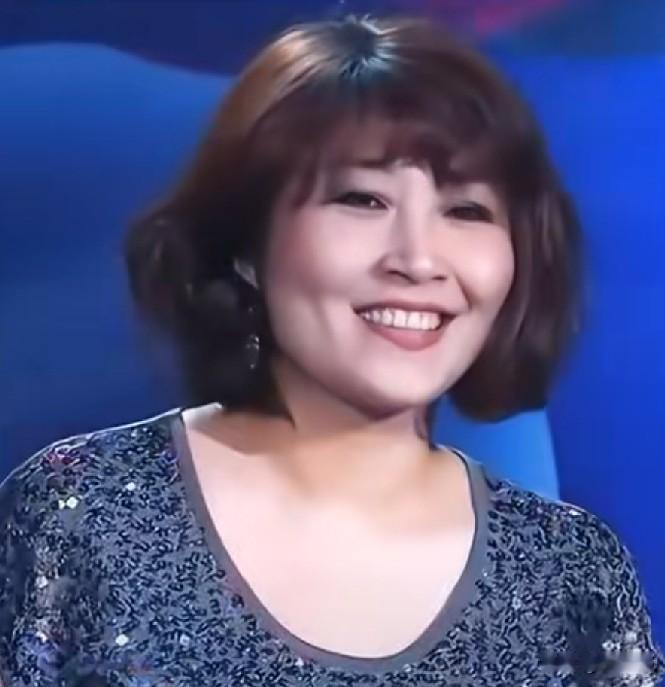 张蔷，1967年生于北京，雅号迪斯科女王，著名的流行乐歌手。她身材苗条，型体优美