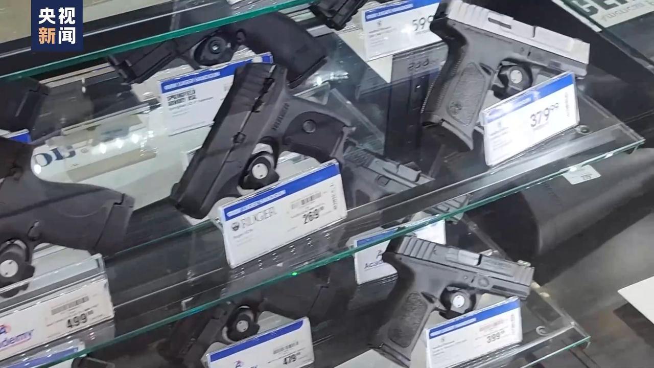 墨西哥国防部长表示，从贩毒集团手中缴获的2.3万件武器中有80%来自美国。要说美