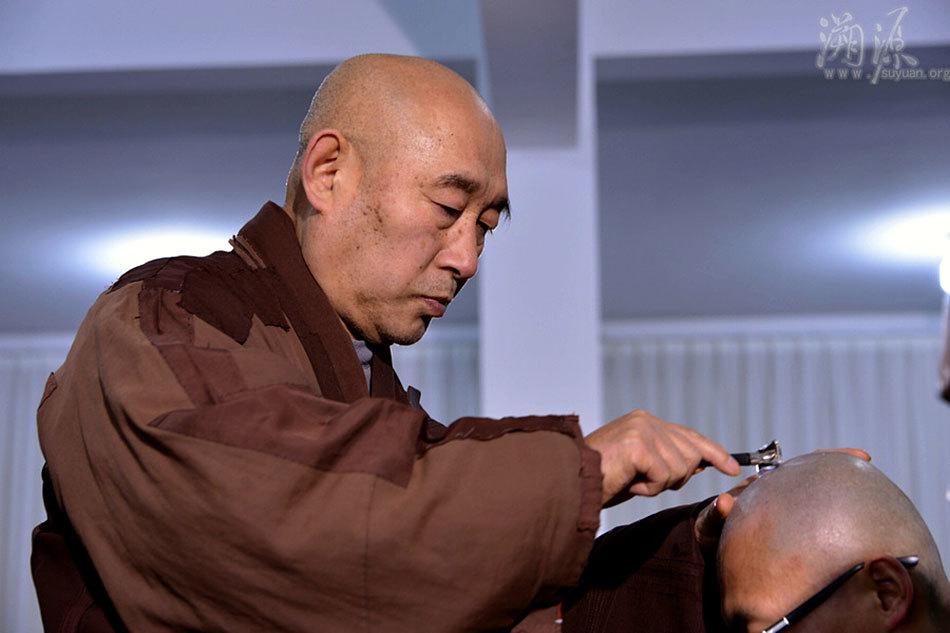 别再盲目想出家！普通人正规出家全流程，这些门槛和手续缺一不可
 
“上班太累，不