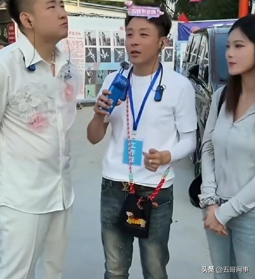 户外发与木森在“木森大舞台”直播中同台互动，两人默契十足，被观众称为“梦幻联动”