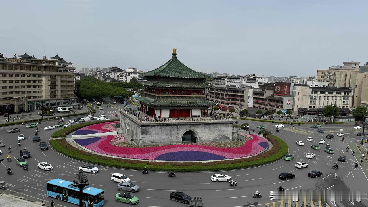 西安钟鼓楼，开元商城五楼观景台拍照分享一下你随手拍下的照片钟楼 你觉得西安的夜景