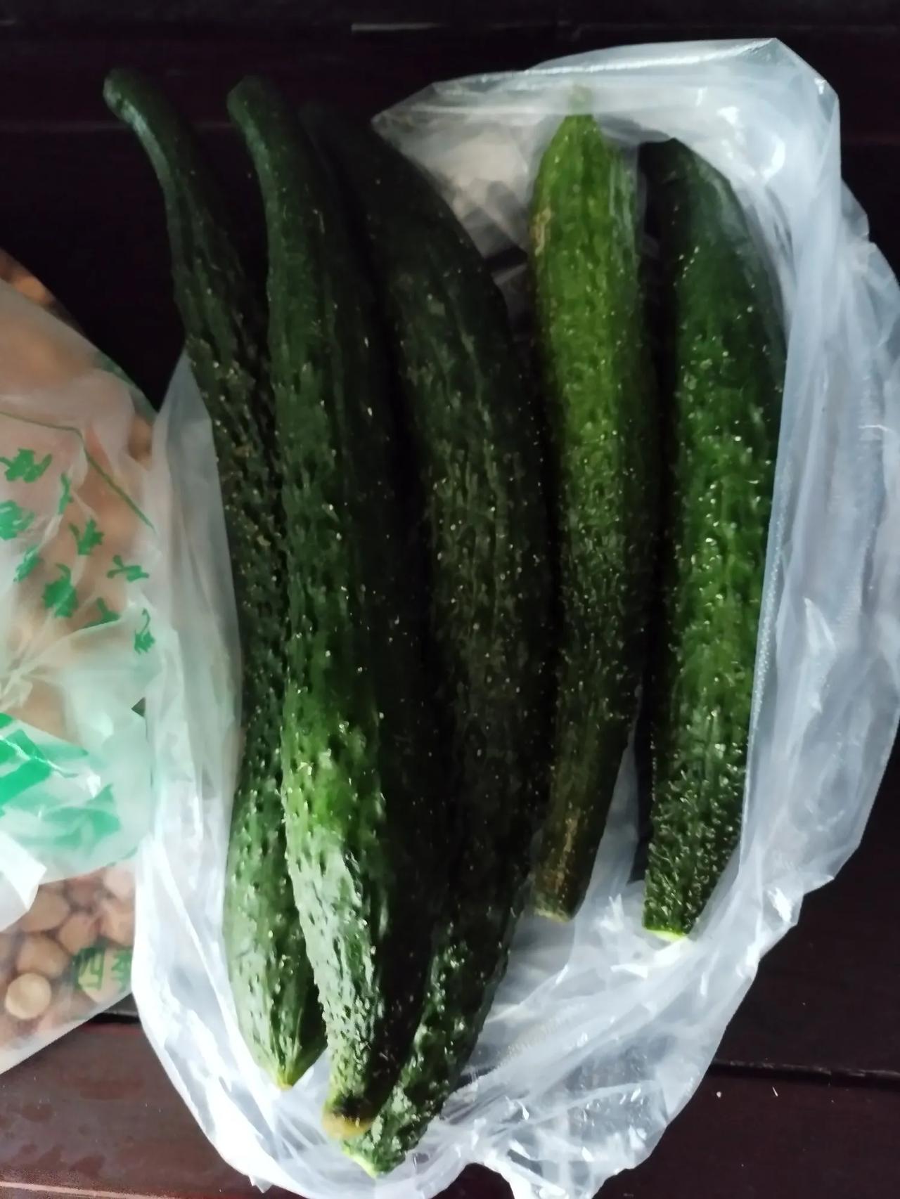 都说过了70岁以后，对自己不要太抠了。

这句话对我怎么就不管用呢？

老汉我今