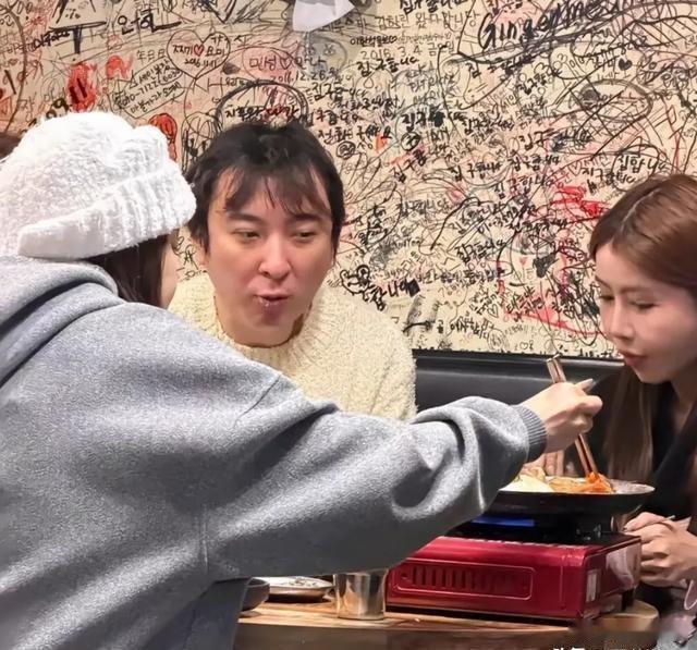 魏老师命理手相面相八字算命 思聪这身体已经透支过度了人不风流枉少年人太风流容易废