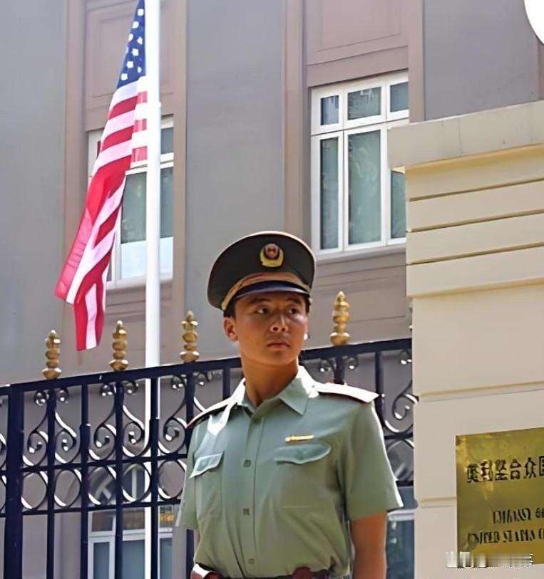 美国驻华使馆跳出来为菲律宾站台！
美国驻华使领馆7月22日写道：“美国谴责中国于