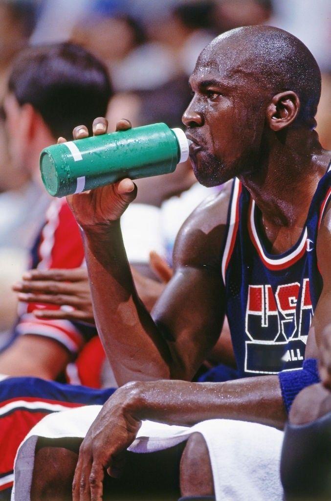 蒙毅的比赛都是很轻松的 是谁让乔丹 下场了还这么严肃 