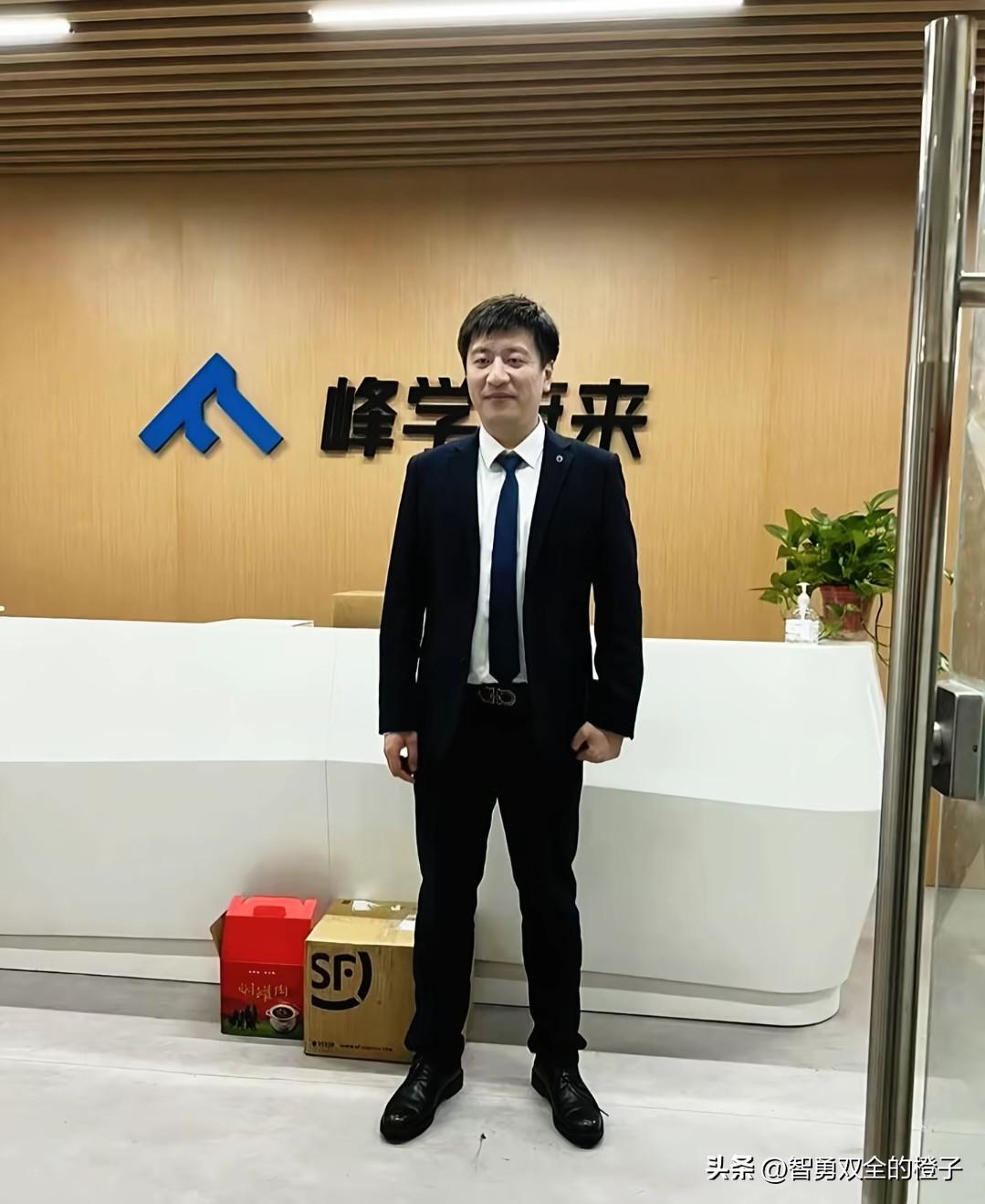 张雪峰走了，他创办的峰学蔚来即将面临3个难题！

第1、如何留住客户。虽然公司发