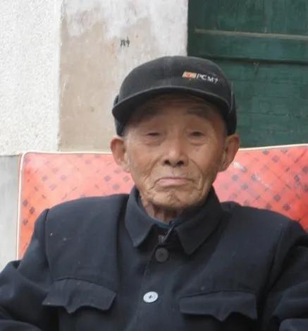 1938年，跟着洪行将军离开宁乡的钟子立和湖南籍400多名新兵一起，在零陵参加了