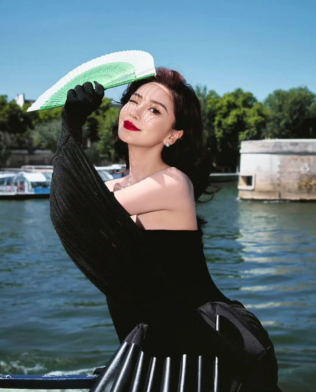 希望你的眼睛一直笑。