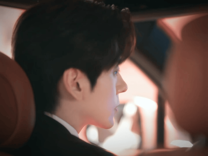 杀猪养你在魏哲鸣这续上了魏哲鸣新剧的猪肉梗也太妙了✨，直接把之前的杀猪养你梗完美