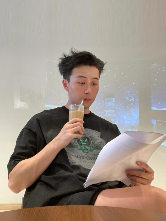 这词…背的我抬头纹都出来了