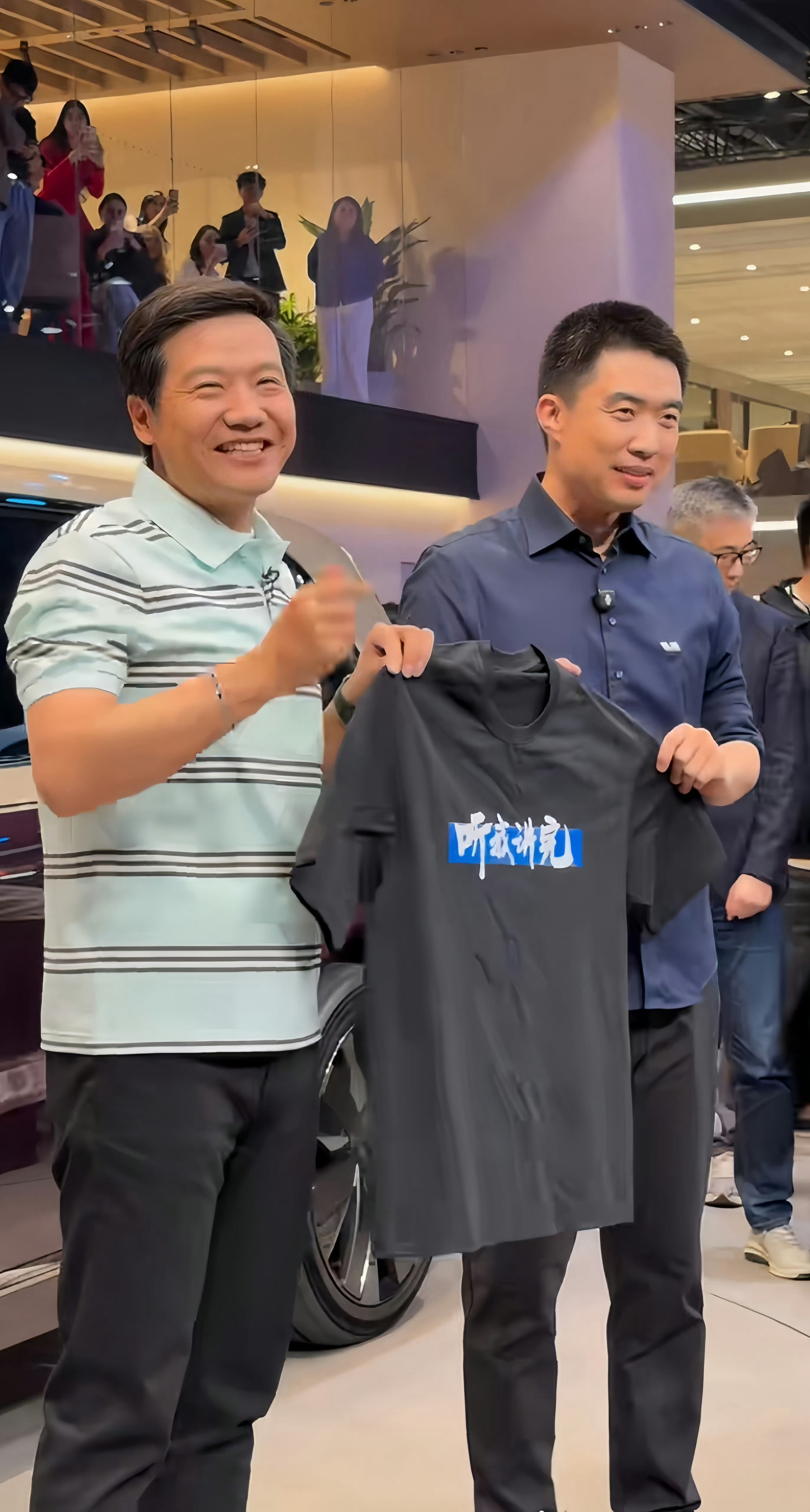 这衣服哪里买？我需要一件 