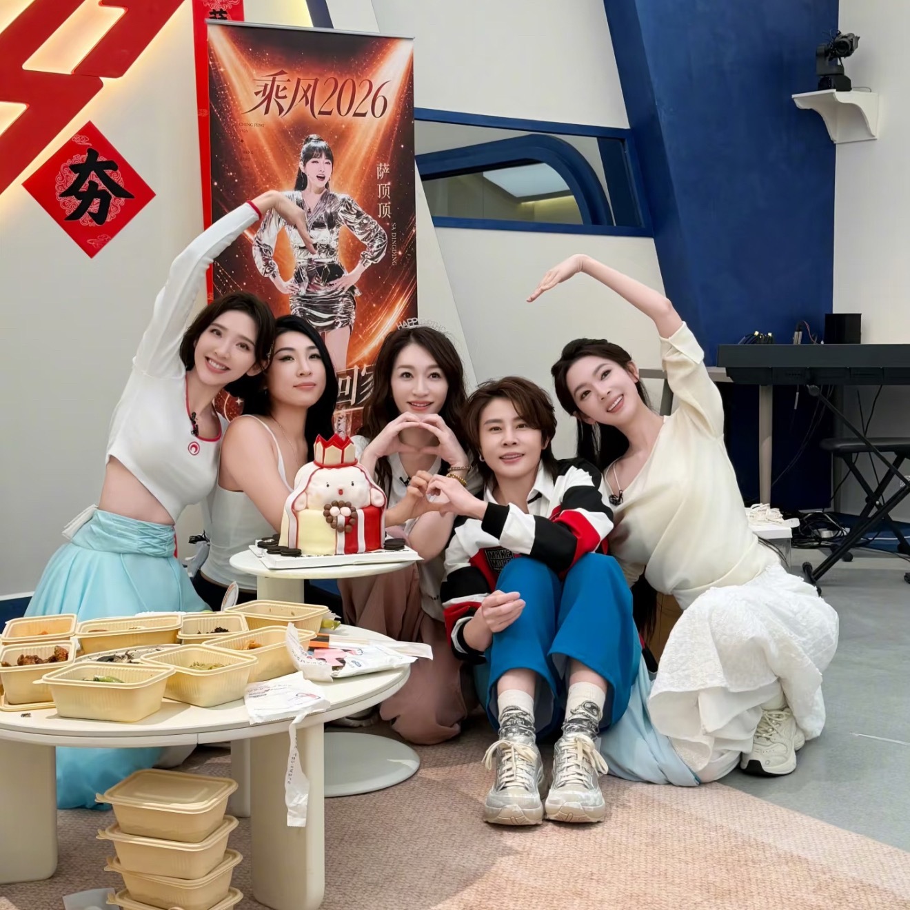 芒果没剪的真人秀唐艺昕自己发了好幸福姐姐们乘风时刻vlog都被记录下来了！训练室