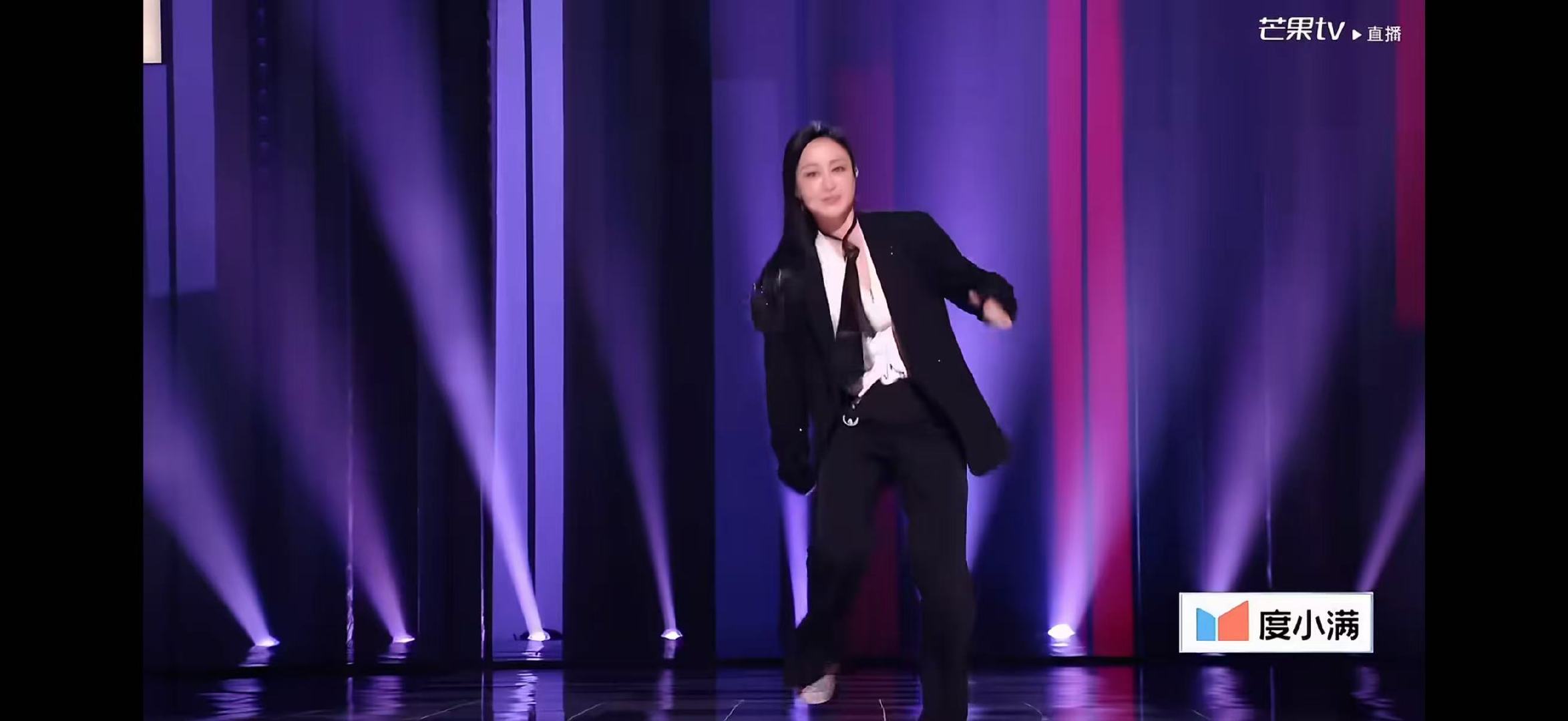 赵子琪大大方方的乘风初舞台直播乘风2026认真练舞全力备战，赵子琪用努力证明，老