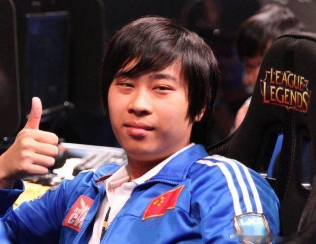 防守就开场专注了俩回合，然后就开始莫名其妙的松懈和漏人啦火箭vs步行者