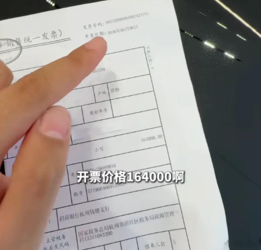 【你破防了吗？路虎极光L跌破16万！豪华SUV彻底“走下神坛”？】谁能想到，曾经